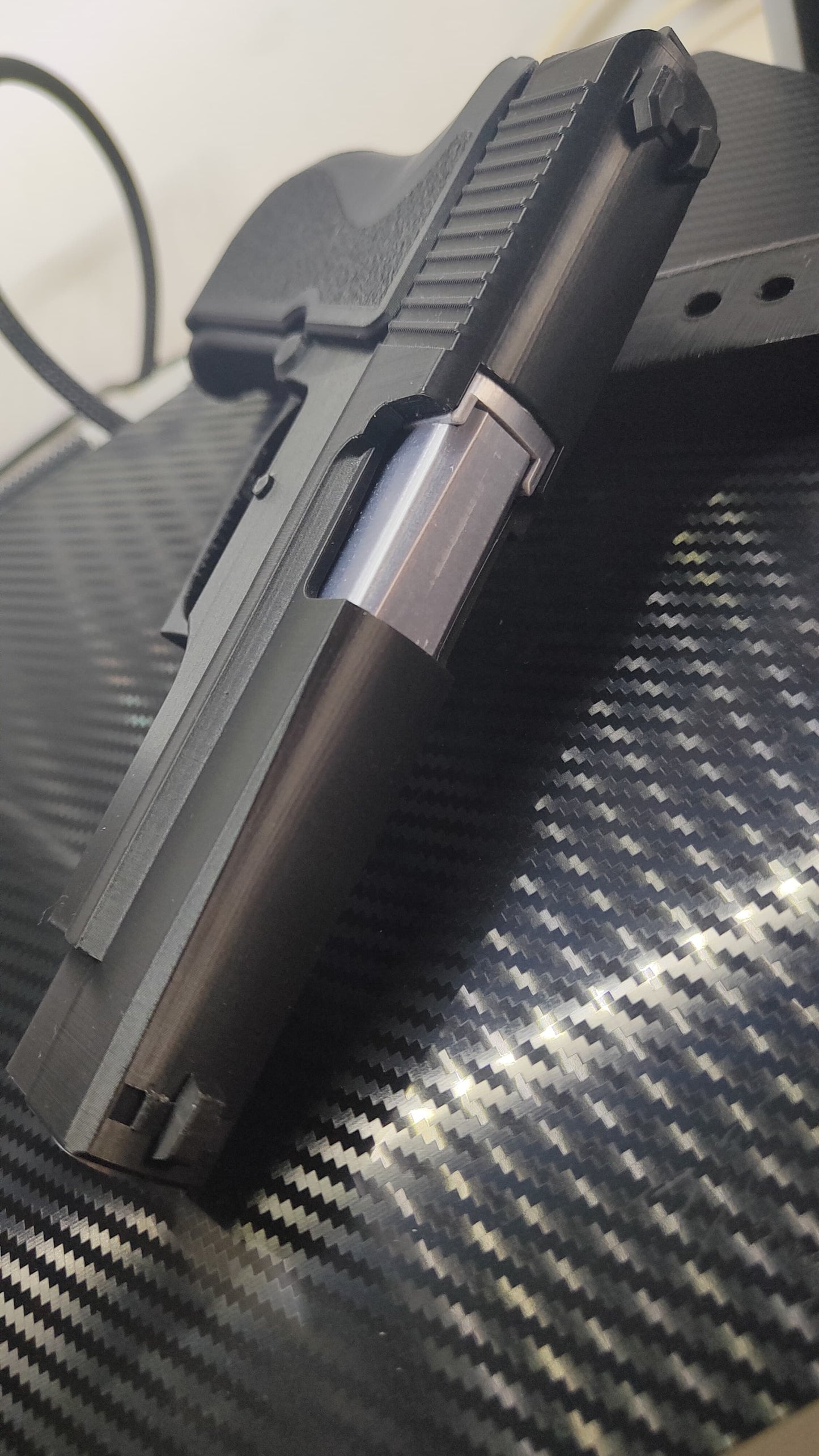 RÉPLICA DECORATIVA DE EXHIBICIÓN PISTOLA SIG-SAUER P220
