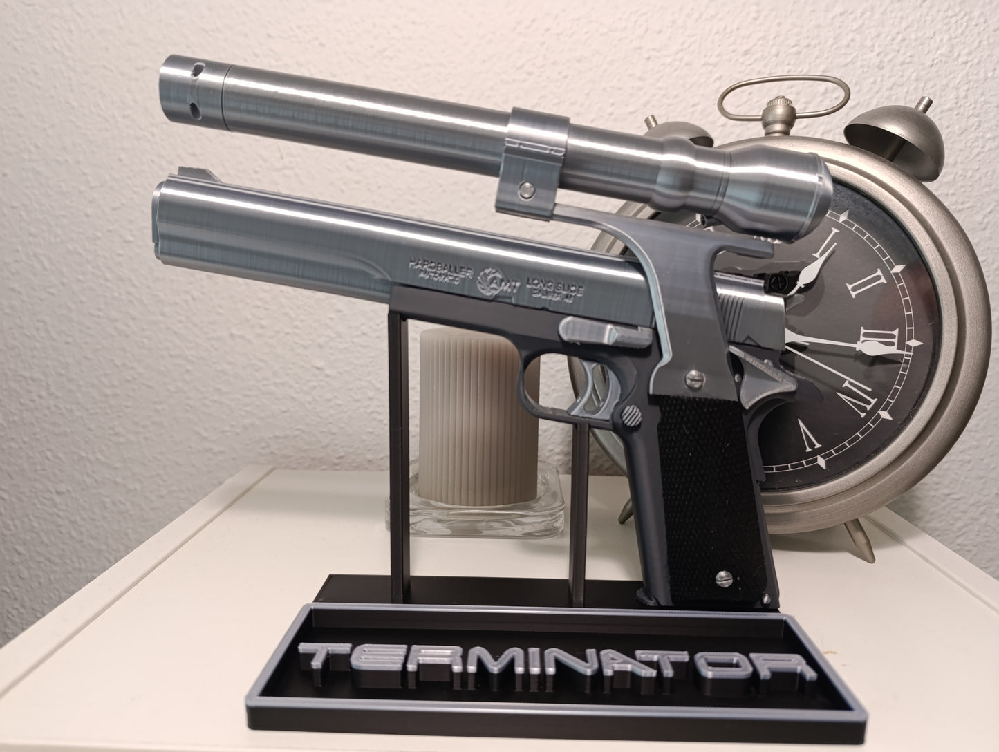 REPLICA DECORATIVA DE EXHIBICIÓN PISTOLA AMT Hardballer .45 Longslide de Terminator 1984