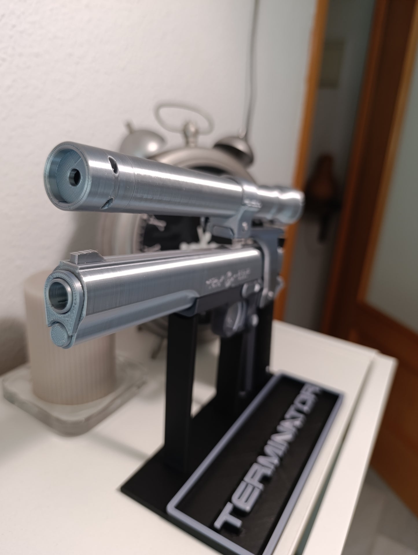 REPLICA DECORATIVA DE EXHIBICIÓN PISTOLA AMT Hardballer .45 Longslide de Terminator 1984