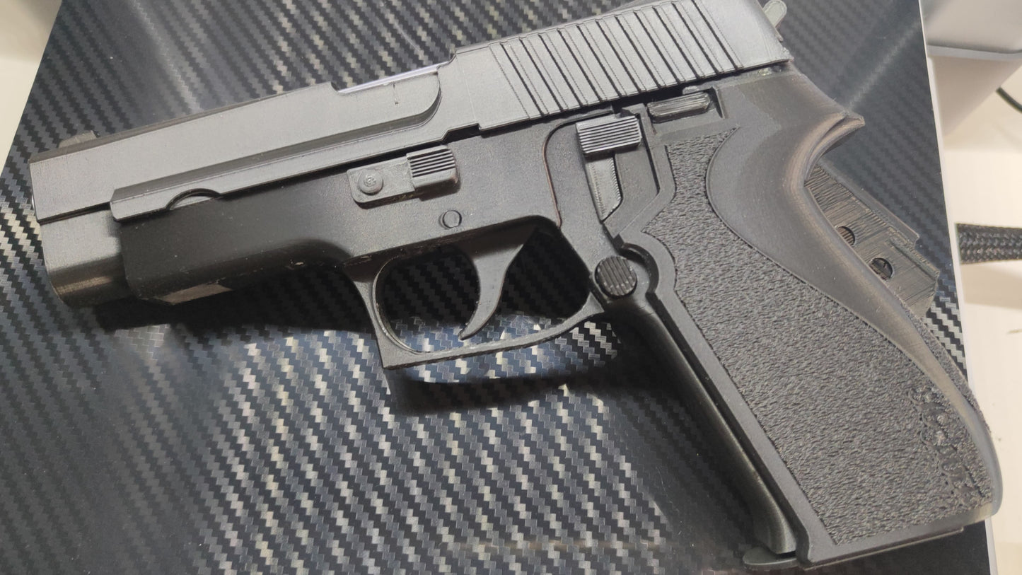 RÉPLICA DECORATIVA DE EXHIBICIÓN PISTOLA SIG-SAUER P220