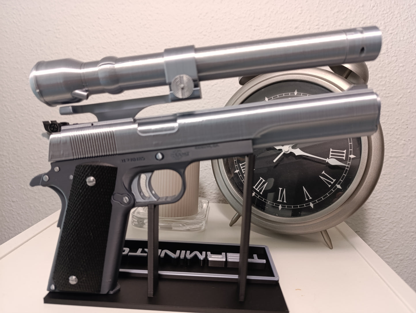 REPLICA DECORATIVA DE EXHIBICIÓN PISTOLA AMT Hardballer .45 Longslide de Terminator 1984
