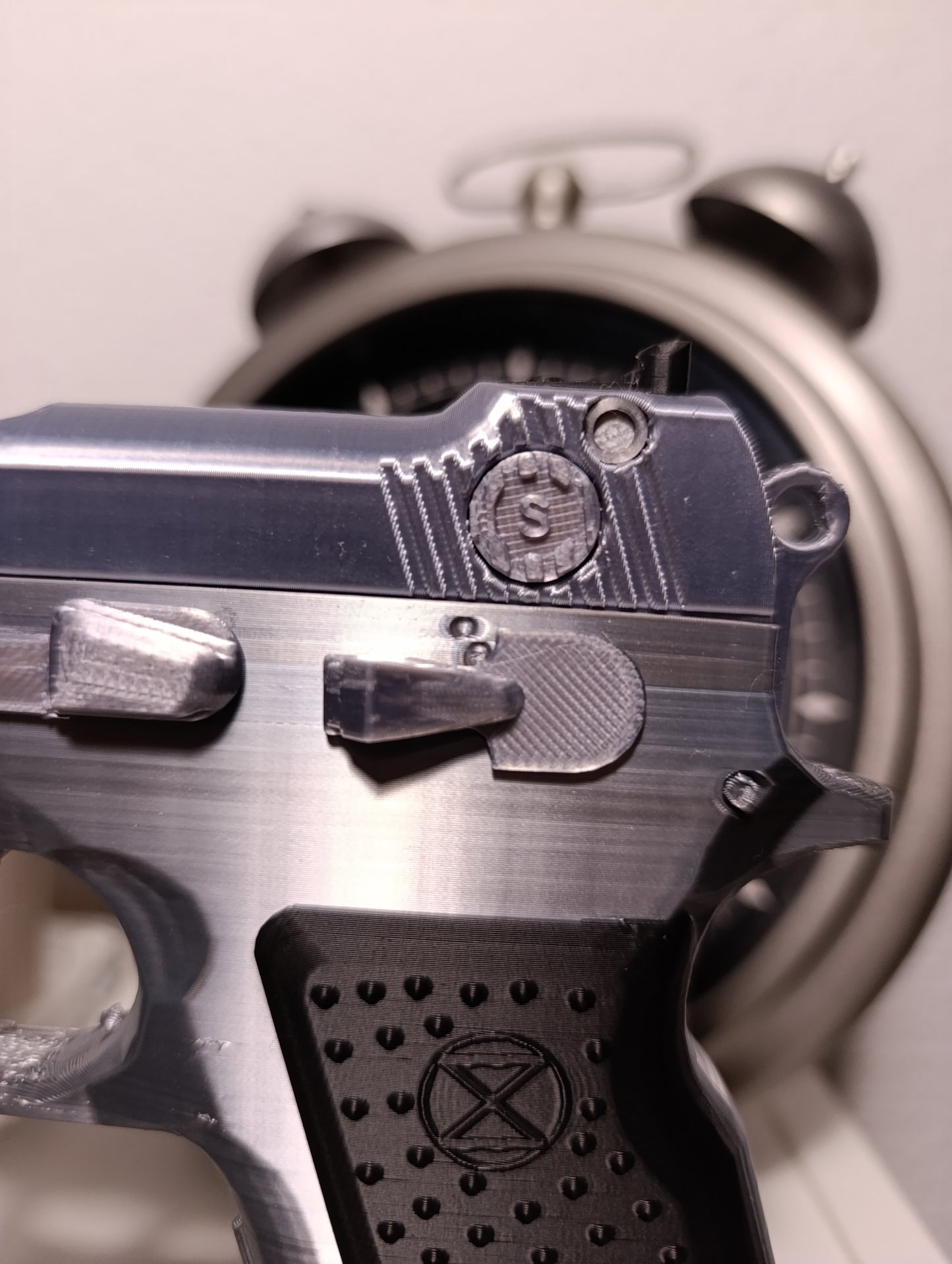 RÉPLICA DECORATIVA DE EXHIBICIÓN PISTOLA BREN TEN