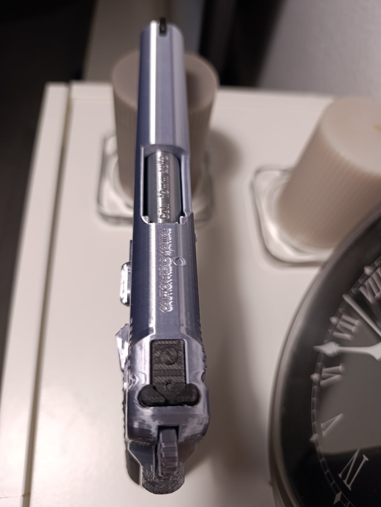 RÉPLICA DECORATIVA DE EXHIBICIÓN PISTOLA BREN TEN
