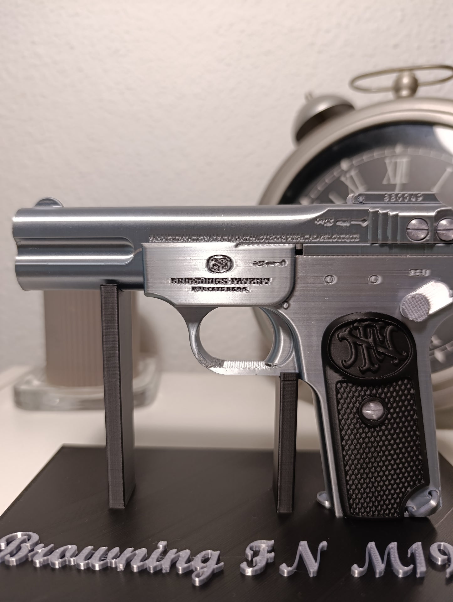 RÉPLICA DECORATIVA DE EXHIBICIÓN DE PISTOLA BROWNING FN M1900