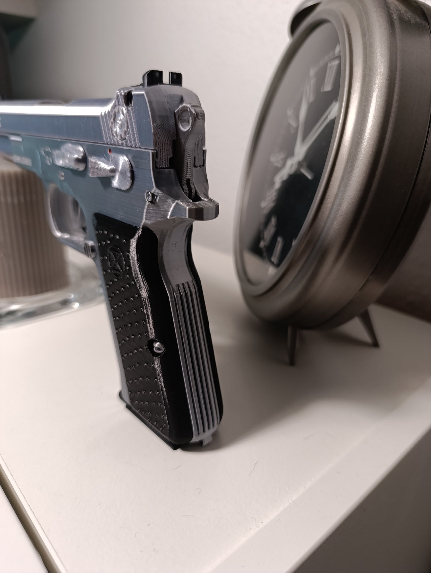 RÉPLICA DECORATIVA DE EXHIBICIÓN PISTOLA BREN TEN