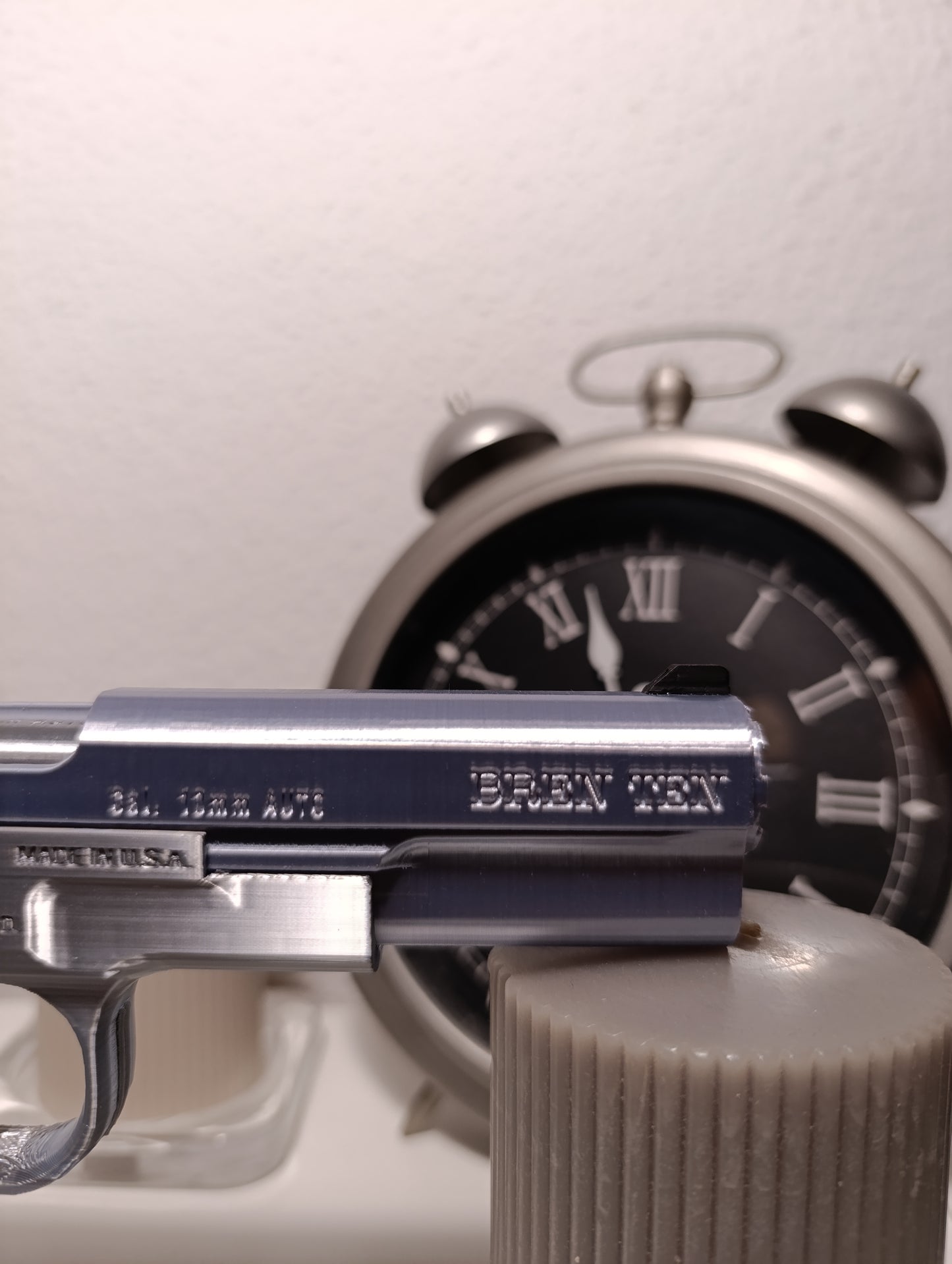 RÉPLICA DECORATIVA DE EXHIBICIÓN PISTOLA BREN TEN