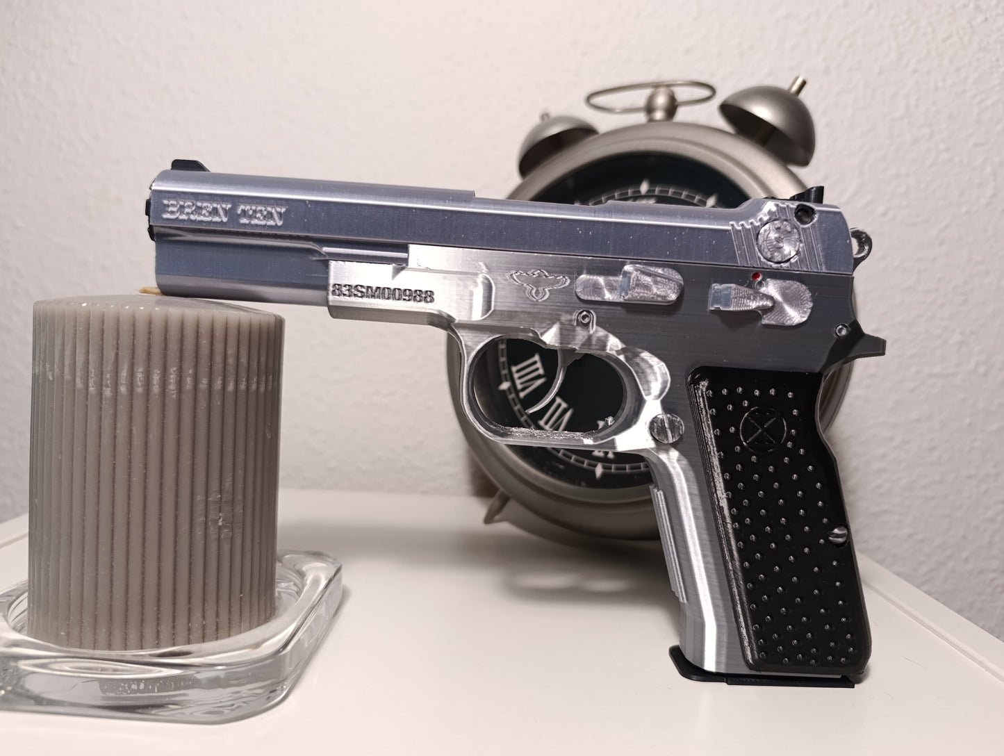 RÉPLICA DECORATIVA DE EXHIBICIÓN PISTOLA BREN TEN