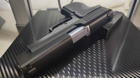 RÉPLICA DECORATIVA DE EXHIBICIÓN PISTOLA SIG-SAUER P220