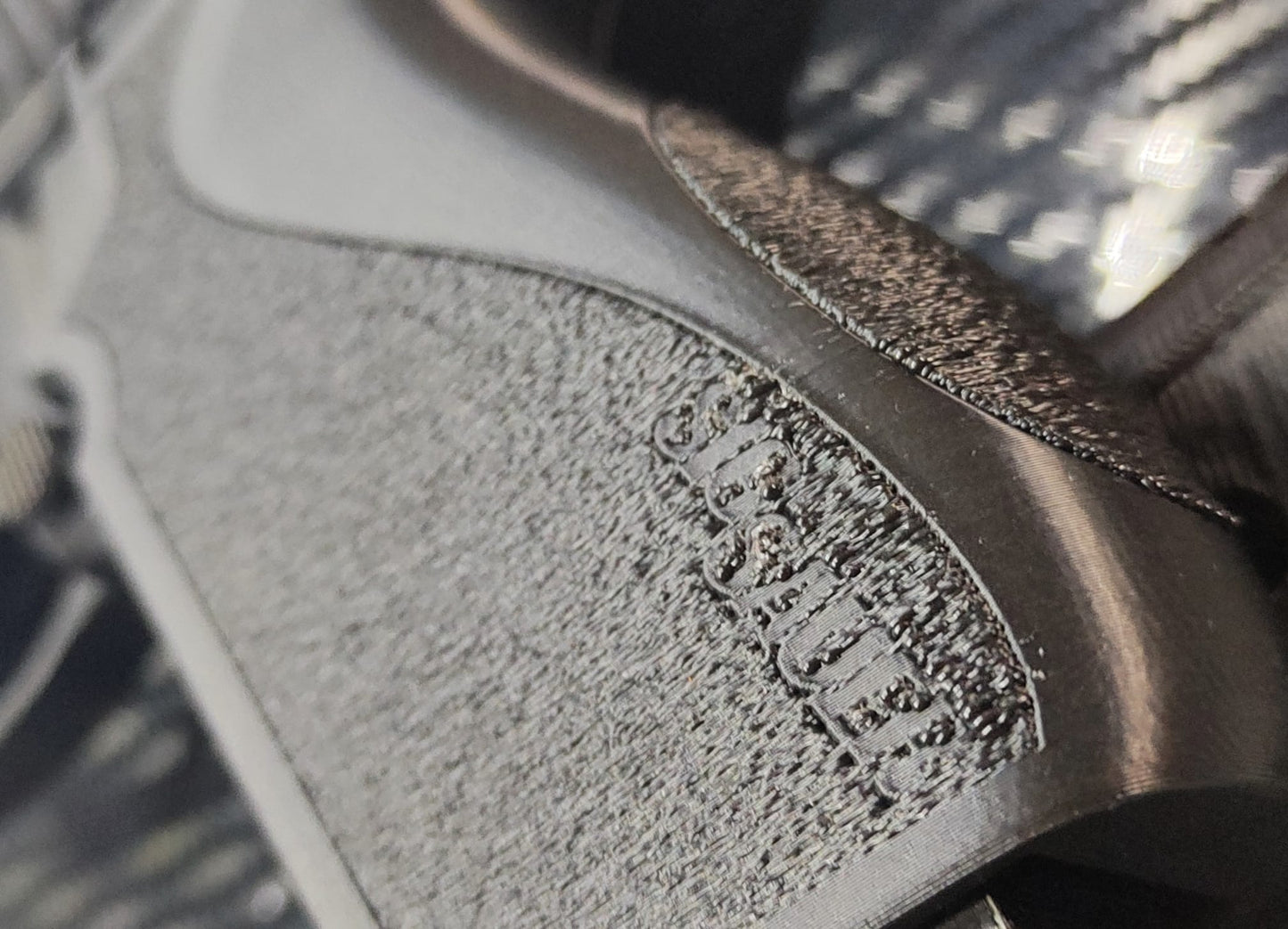 RÉPLICA DECORATIVA DE EXHIBICIÓN PISTOLA SIG-SAUER P220