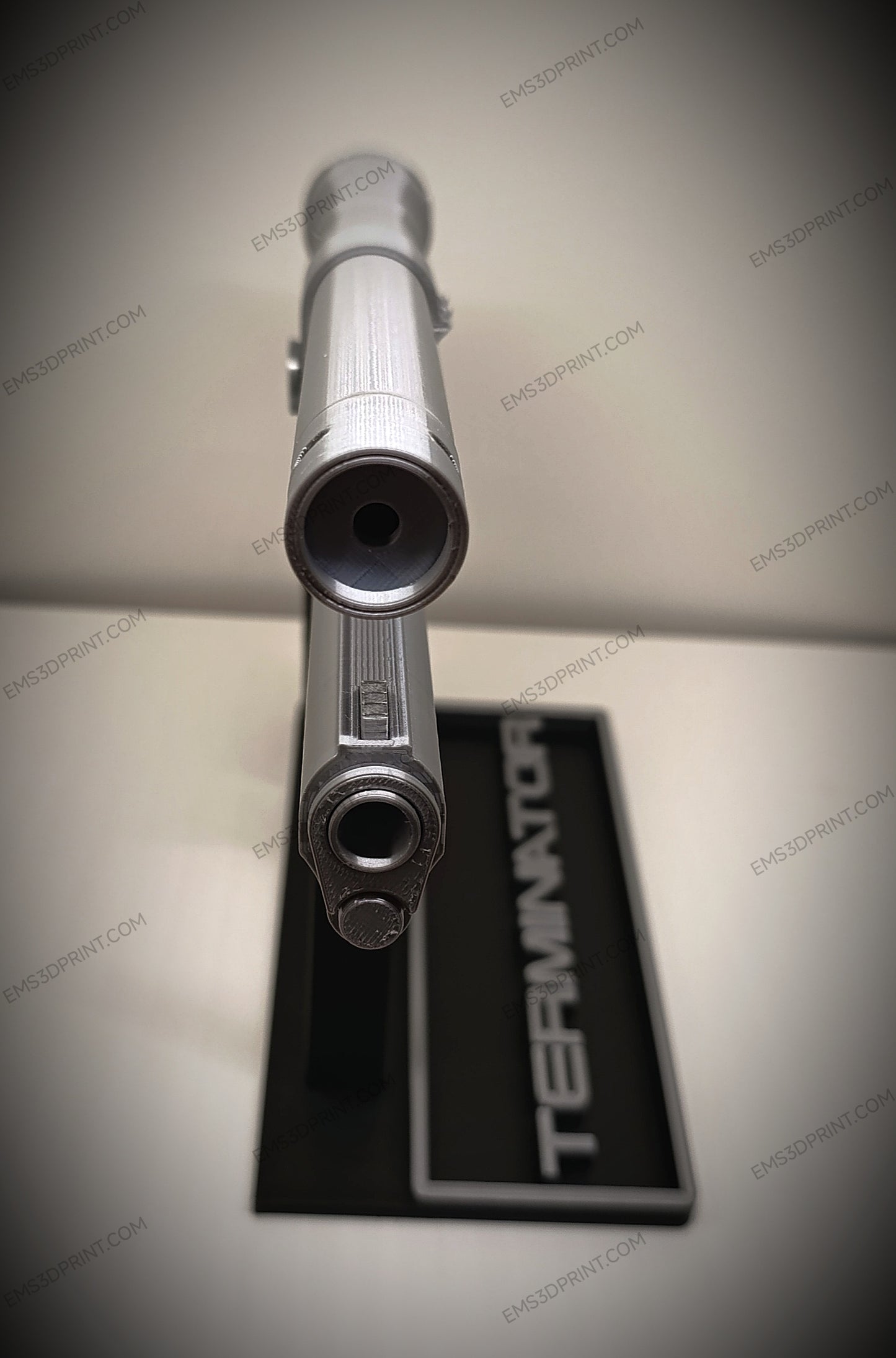 REPLICA DECORATIVA DE EXHIBICIÓN PISTOLA AMT Hardballer .45 Longslide de Terminator 1984