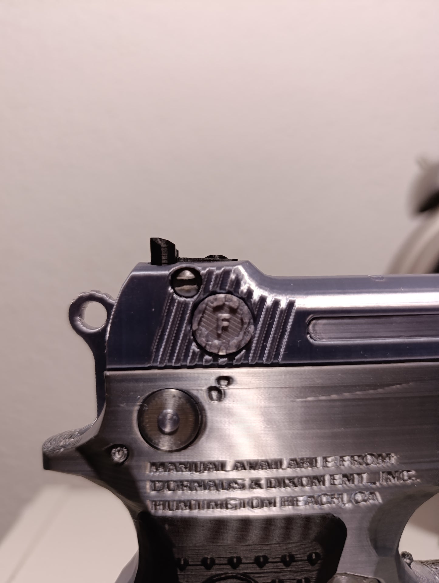 RÉPLICA DECORATIVA DE EXHIBICIÓN PISTOLA BREN TEN